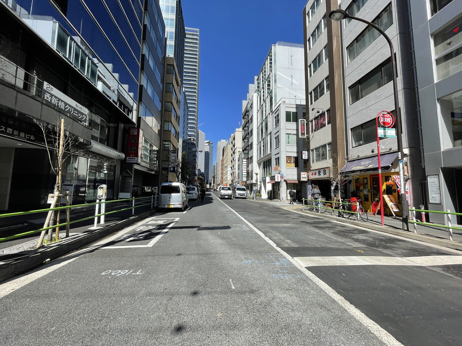 桔梗備前ビル前面の通り