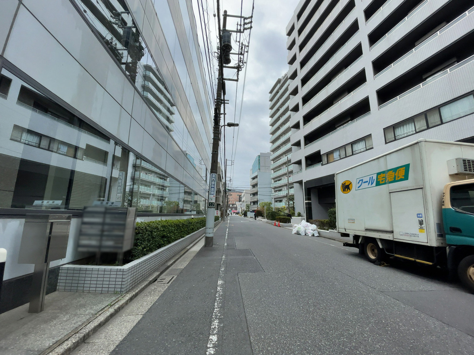 オーキッドプレイス木場ビル前面の通り