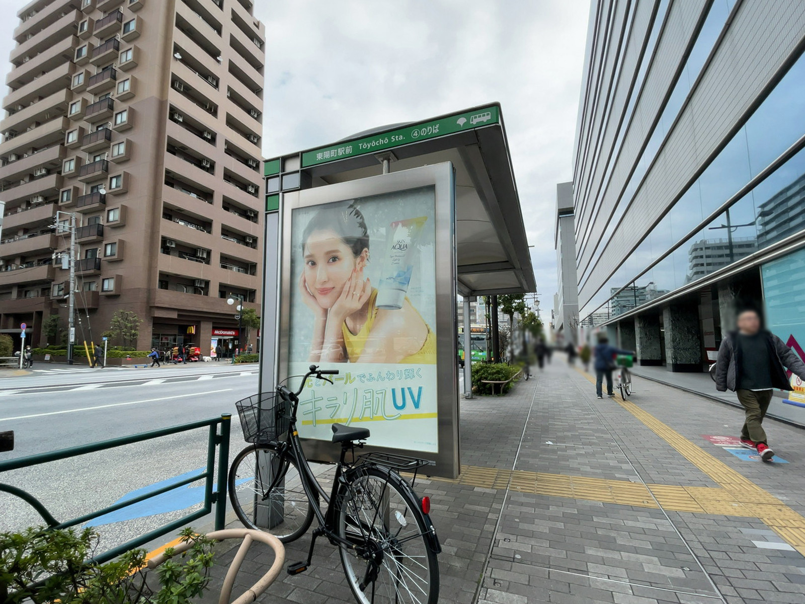 ビル前のバス停「東陽町駅前」