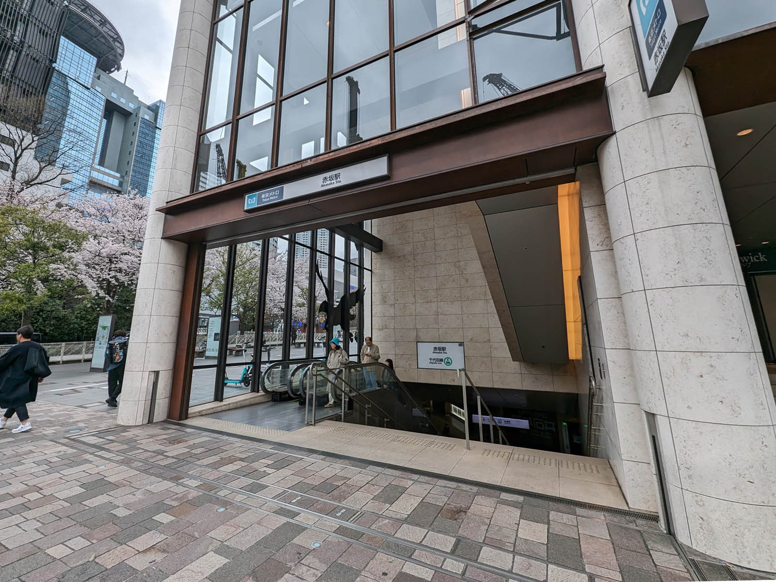 最寄りの「赤坂駅」