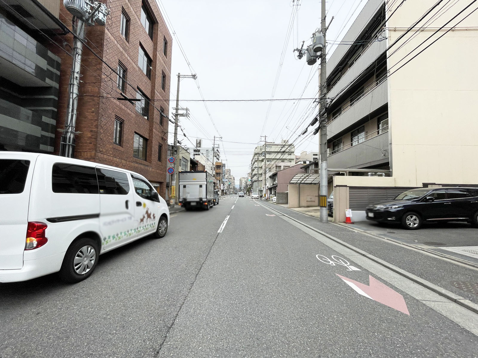 マキビル前面の通り
