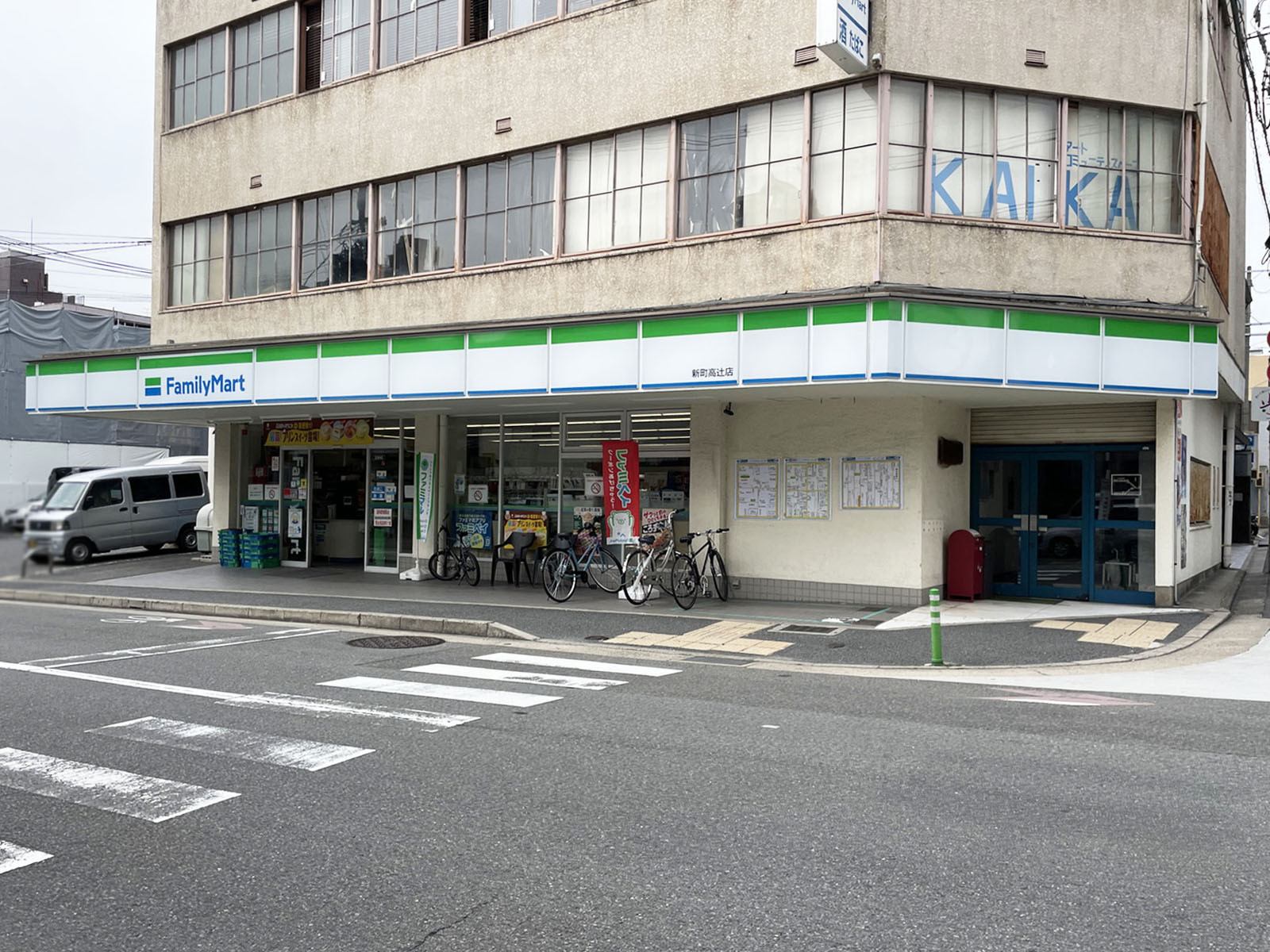 付近のファミリーマート 新町高辻店