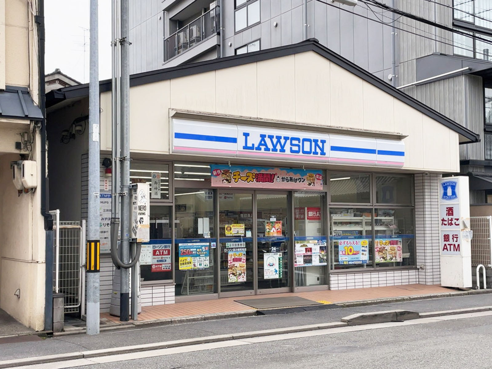 徒歩1分のローソン 高辻柳馬場店