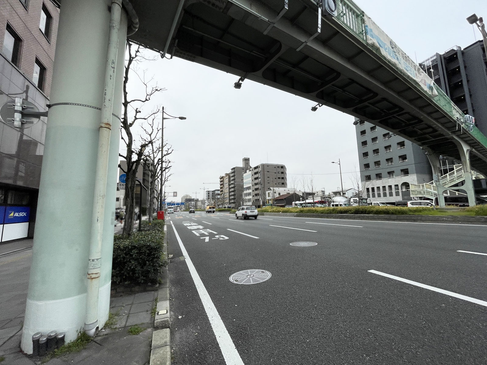 五条堀川ビル前面の通り