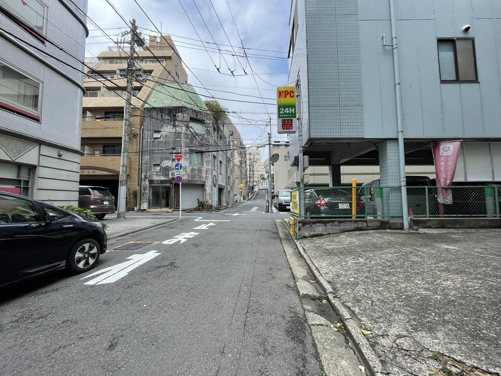 マザービル前面の通り