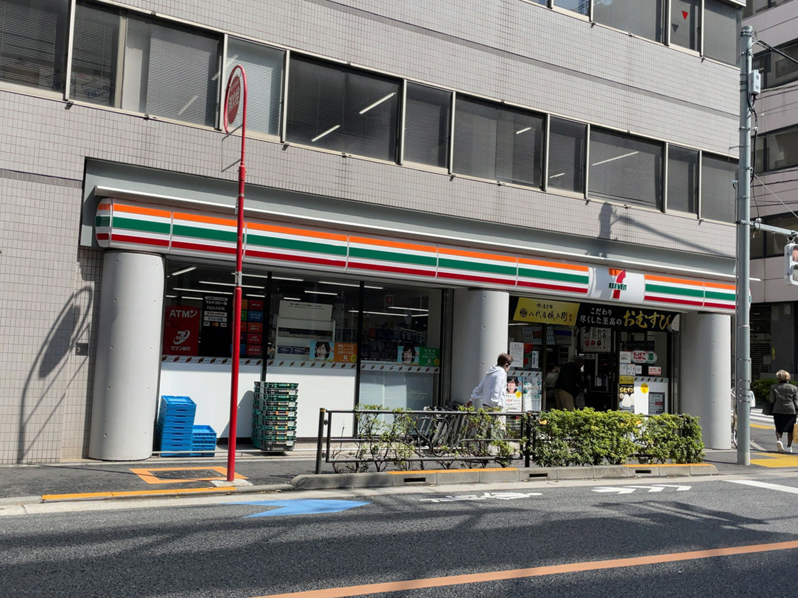 徒歩1分のセブンイレブン本郷店