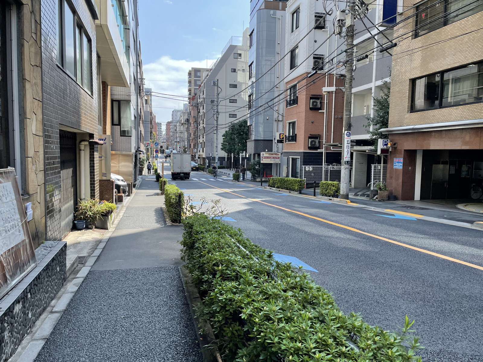 第1ケイアイビル前面の通り