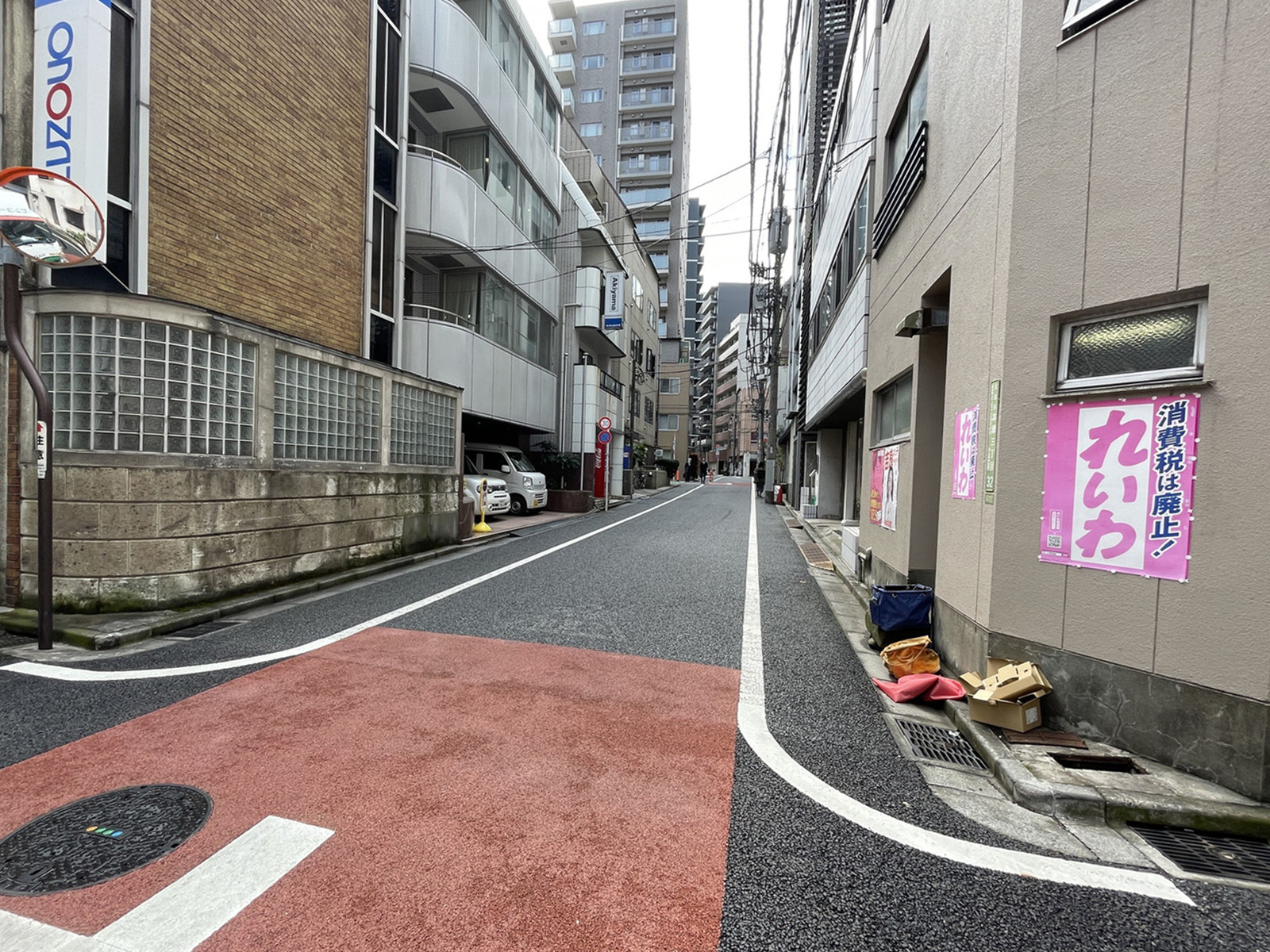 BR本郷3ビル前面の通り