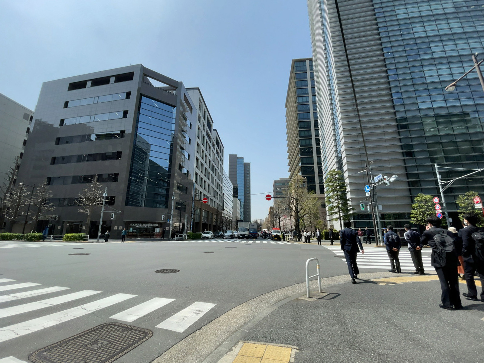 寿ビル前面の通り