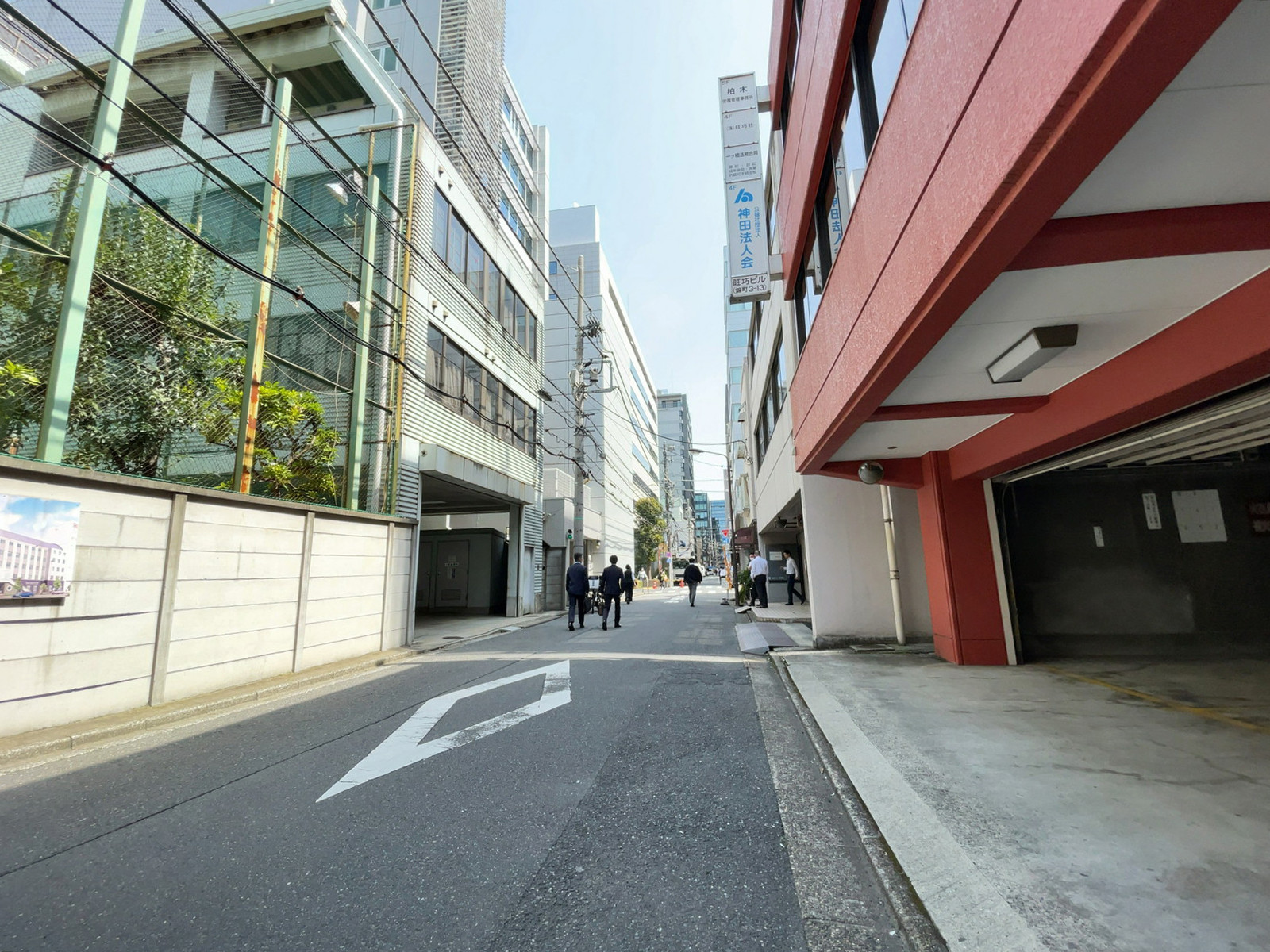 旺巧ビル前面の通り
