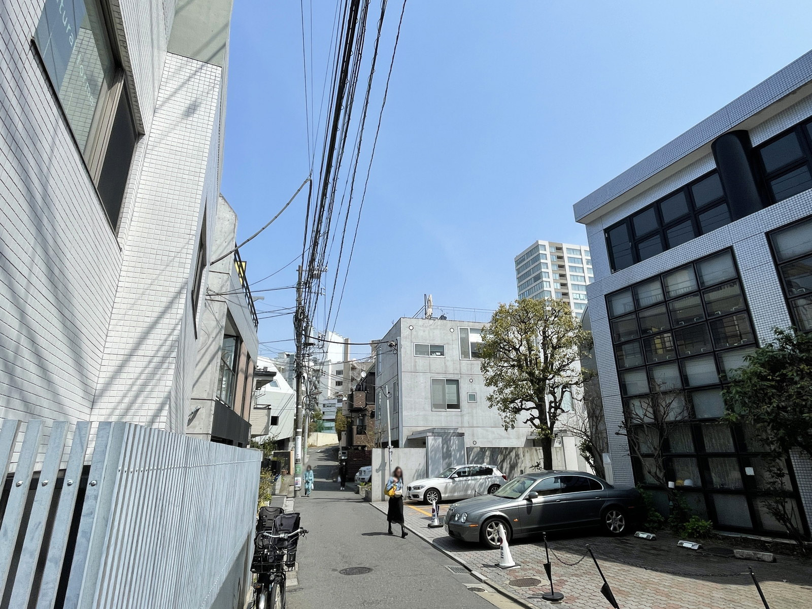 K’sアパートメント前面の通り