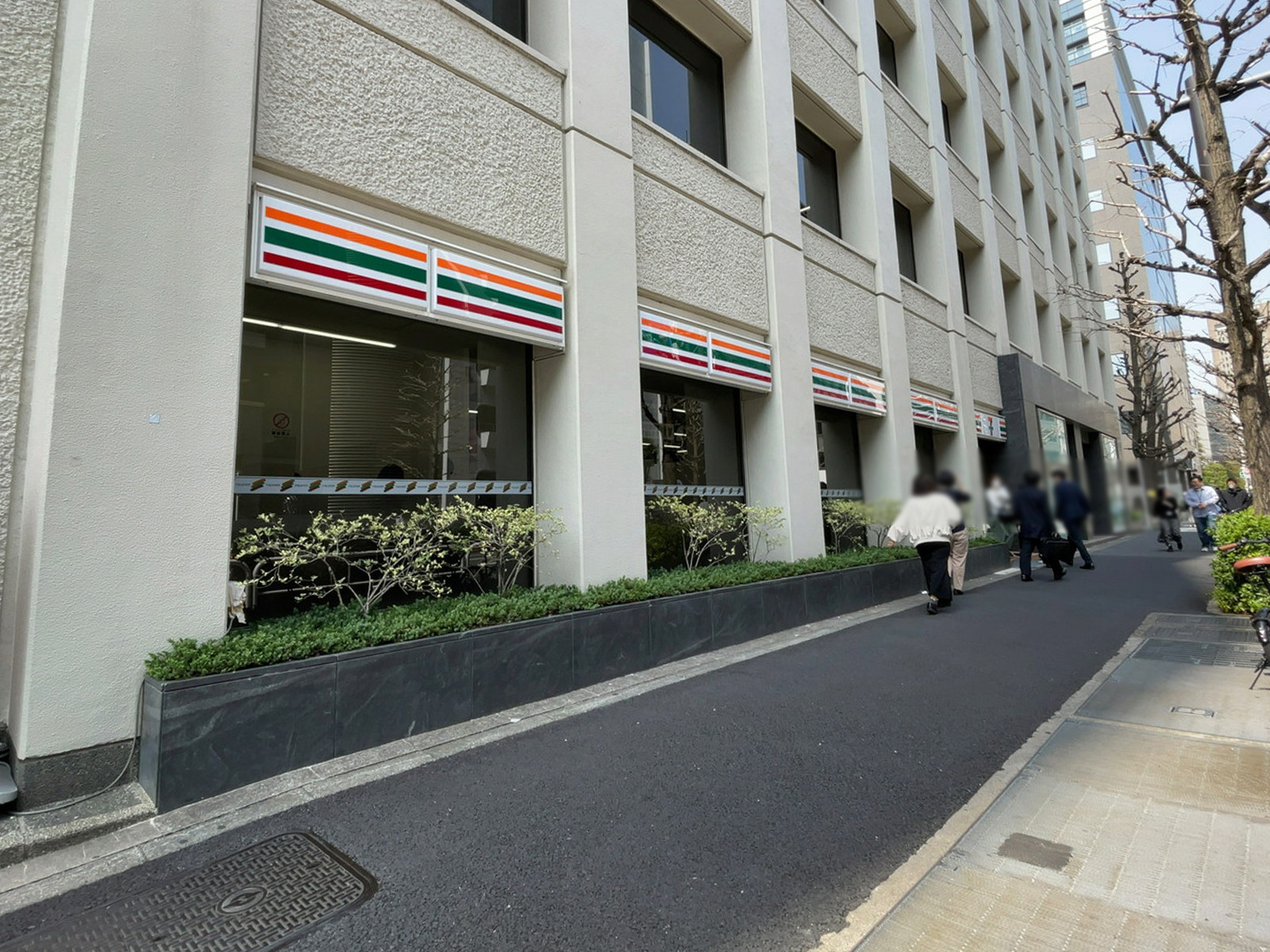 付近のセブンイレブン 神田錦町千代田通り店