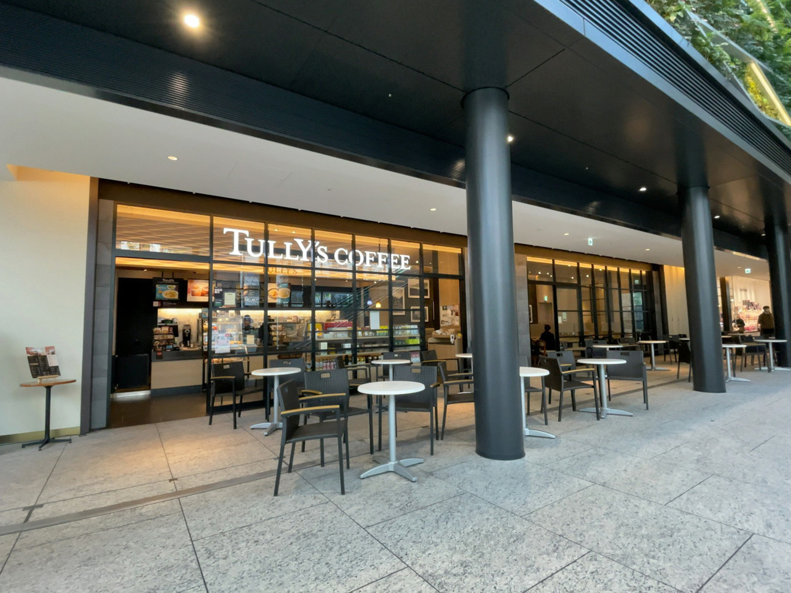 近くのTULLY'S COFFEE 神田スクエア店