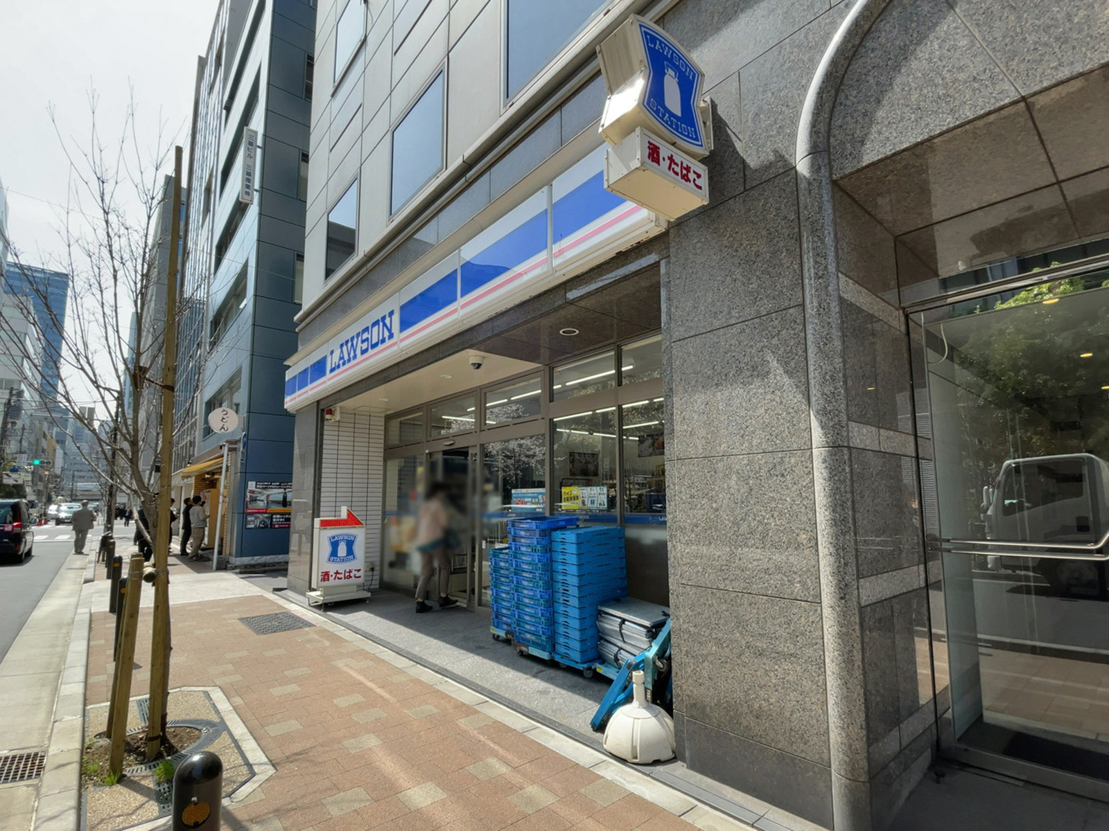 徒歩2分のローソン 千代田神田錦町三丁目店