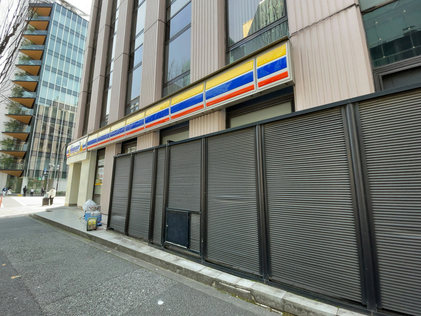 徒歩1分のミニストップ 神田錦1丁目店
