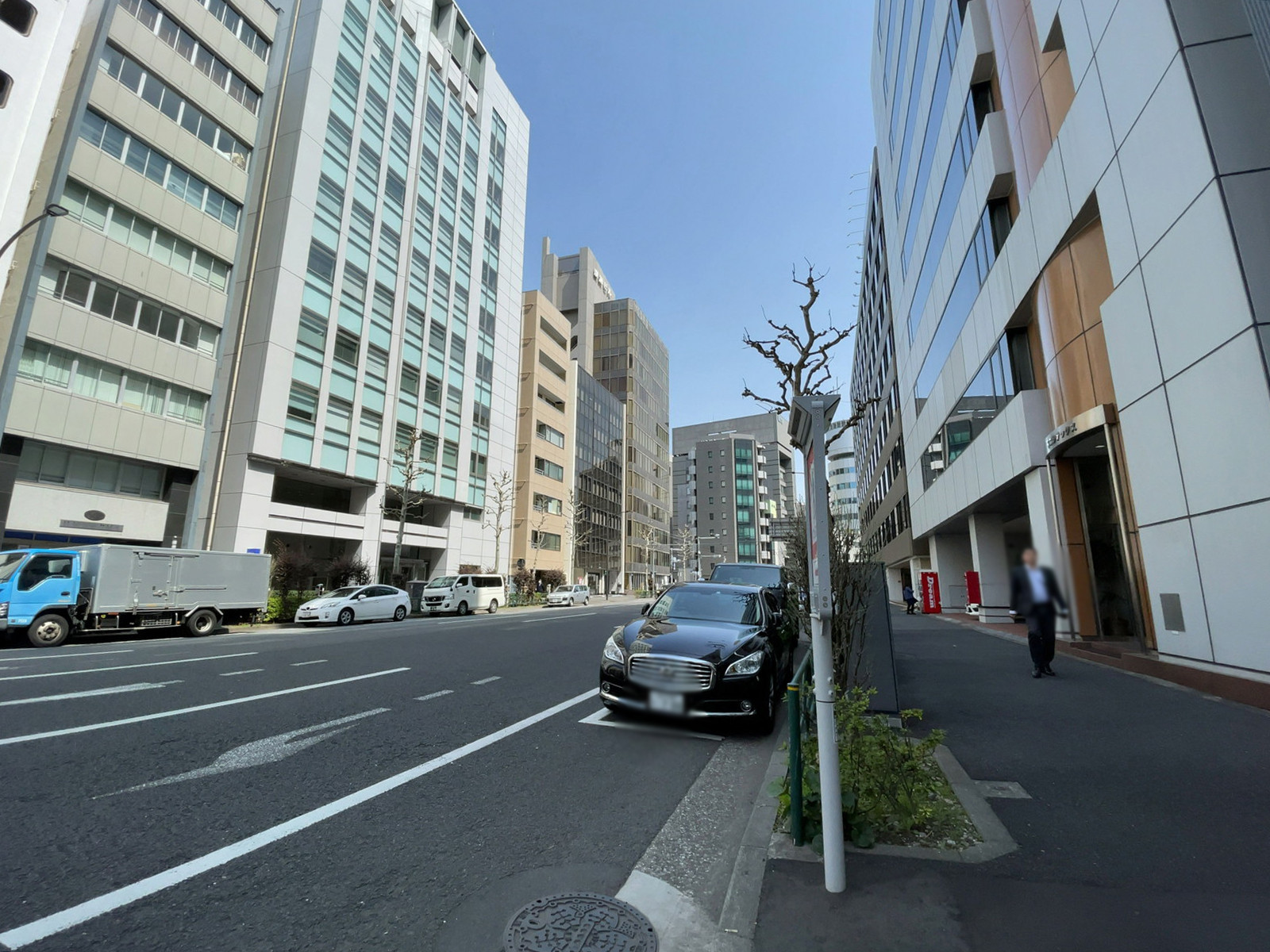 ACN神田錦町ビル前面の通り
