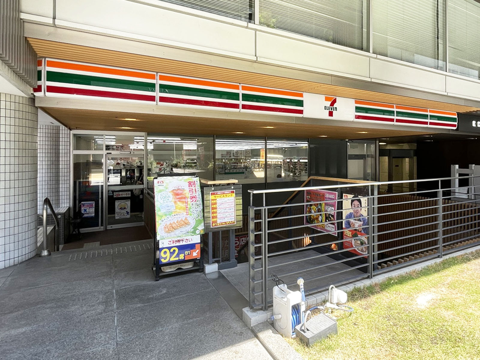 徒歩2分のセブンイレブン 大阪南本町2丁目店