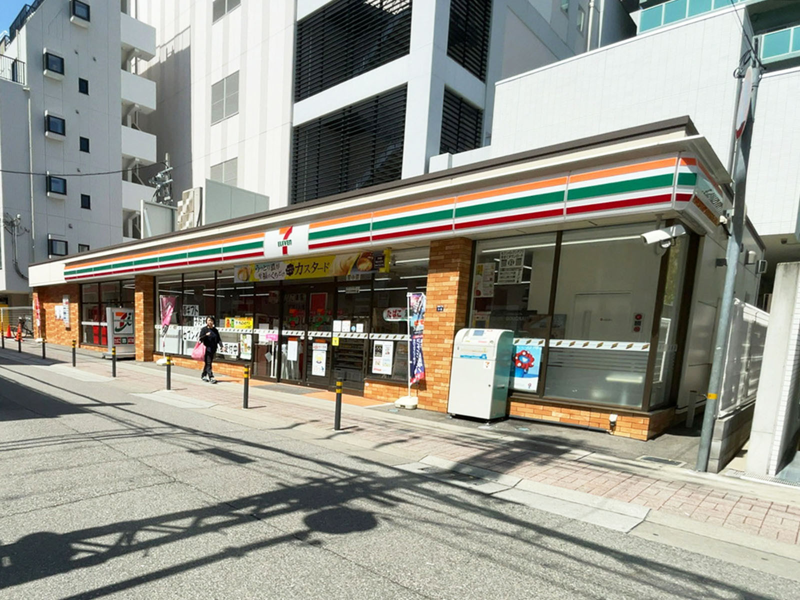 同じ通りにあるセブンイレブン 神戸中央区役所北店