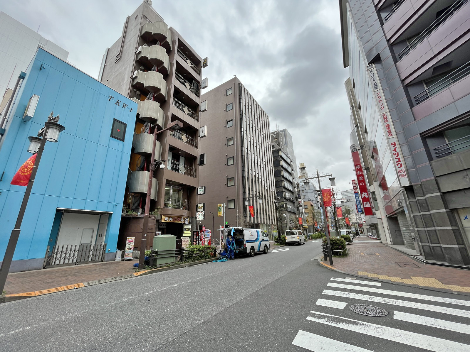 ビルディングK前面通り