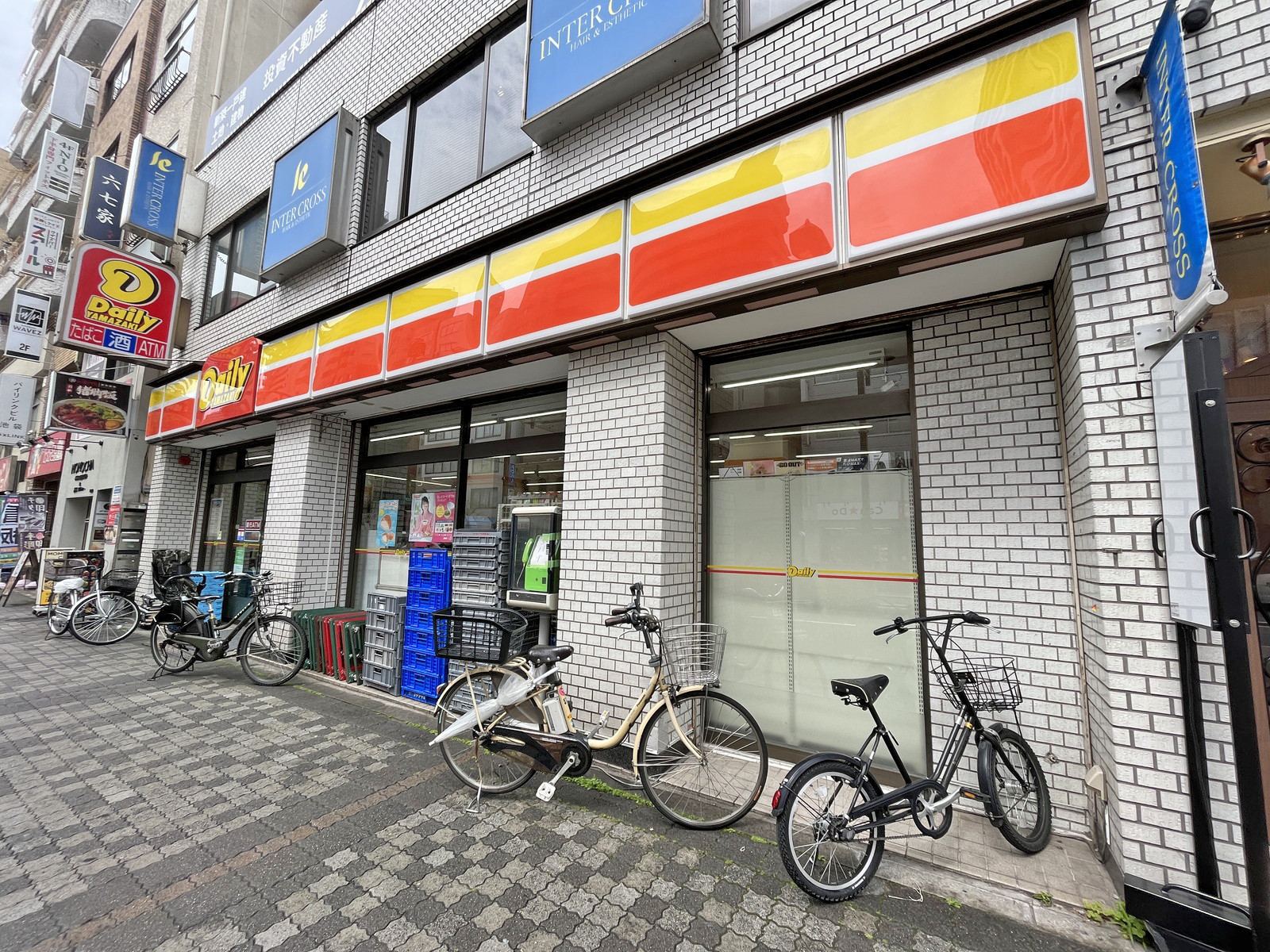 徒歩1分のデイリーヤマザキ池袋二丁目店