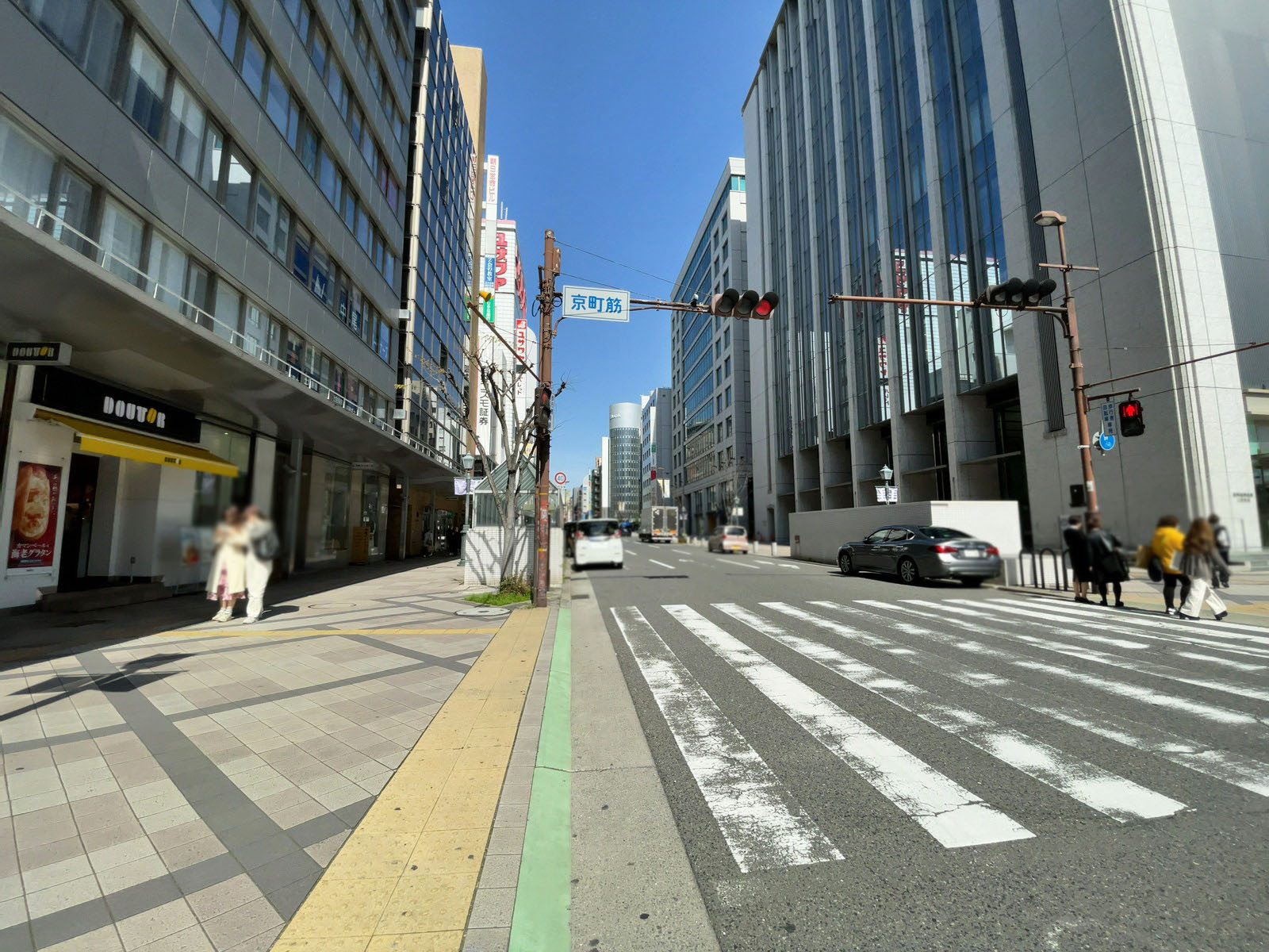 京町筋安田ビル前面の通り