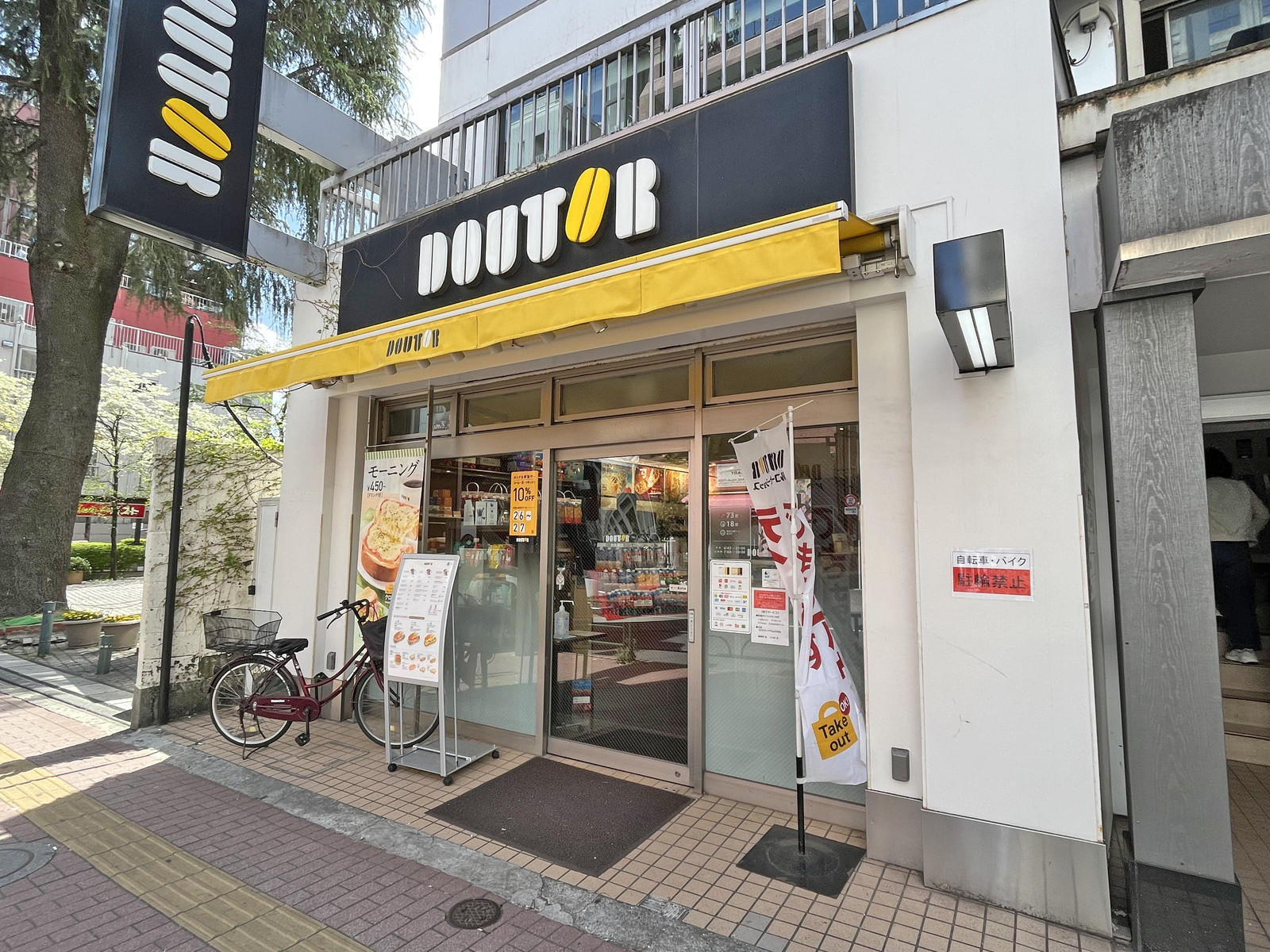 徒歩1分のドトール大久保店