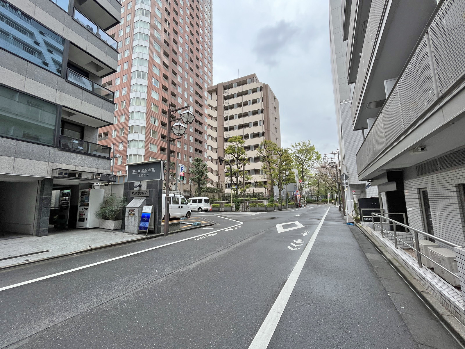 丸栄ビル前面通り