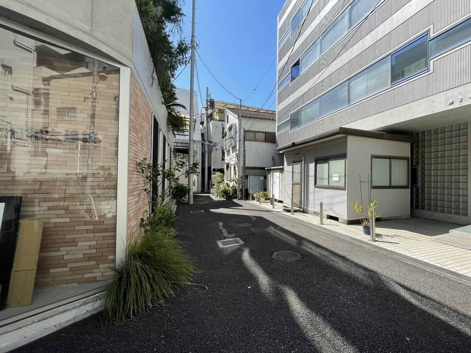 AXT Yoyogi.1前面の通り