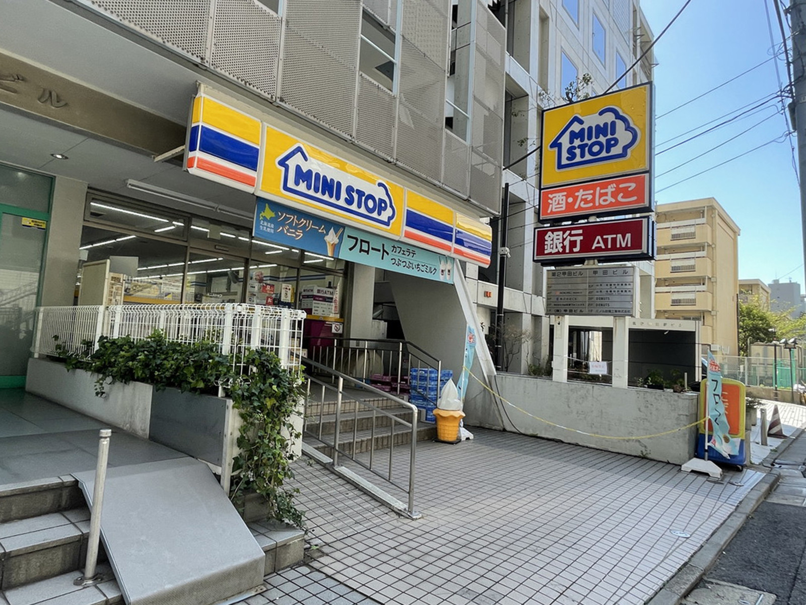 徒歩2分のミニストップ代々木2丁目店