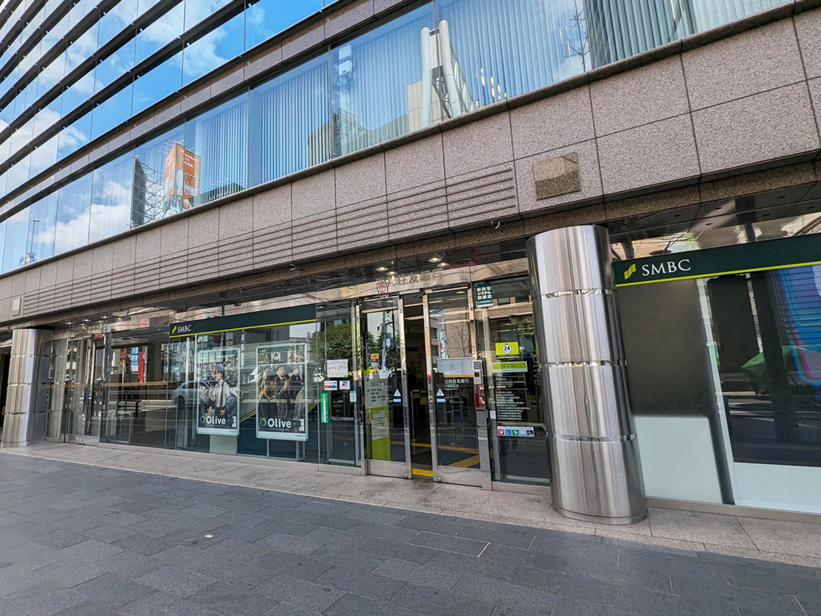 徒歩2分の三井住友銀行 六本木支店