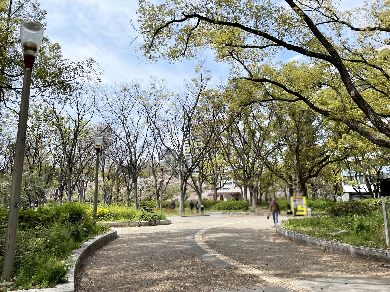 近くの靱公園