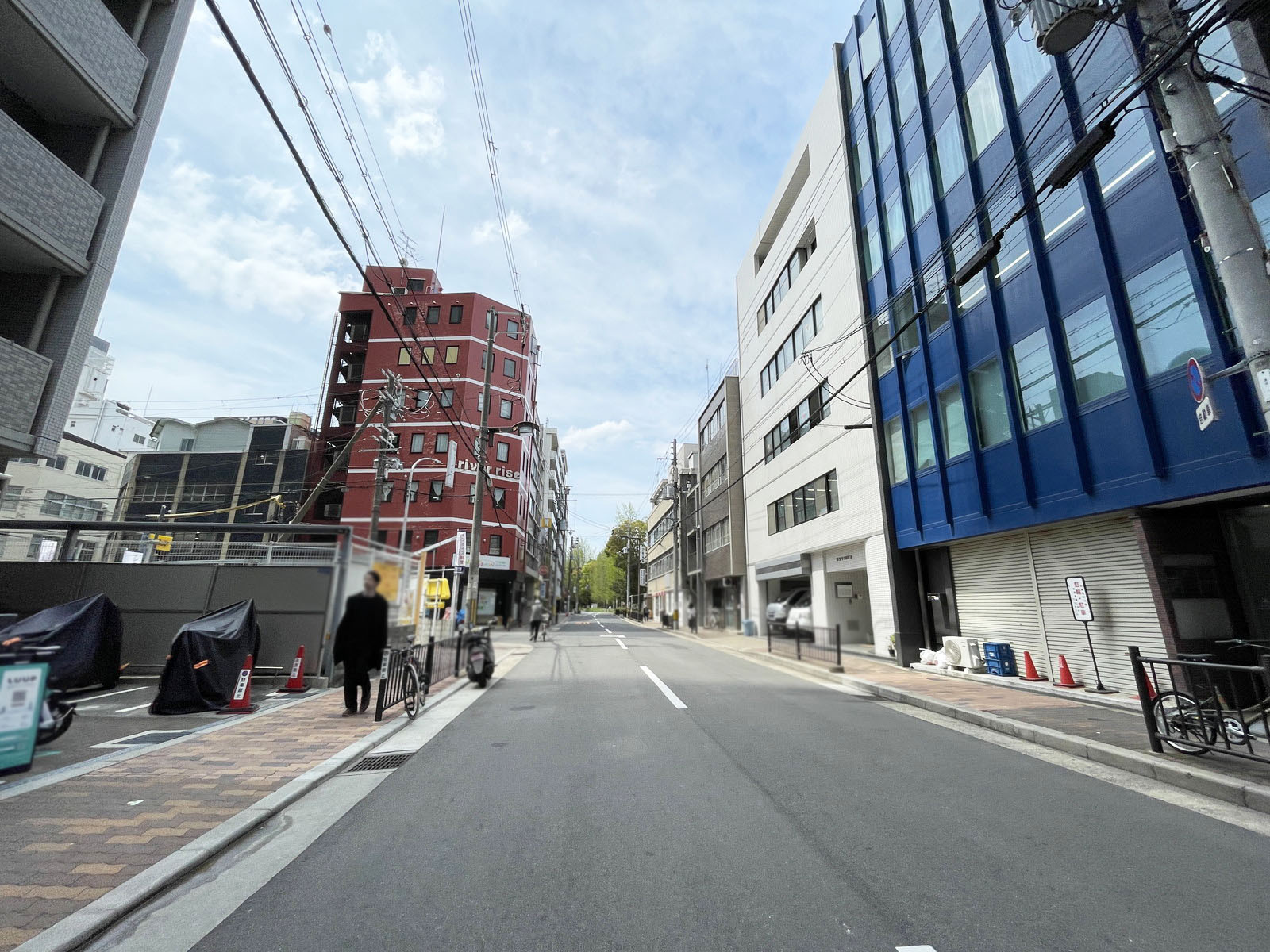 三共本町ビル前面の通り