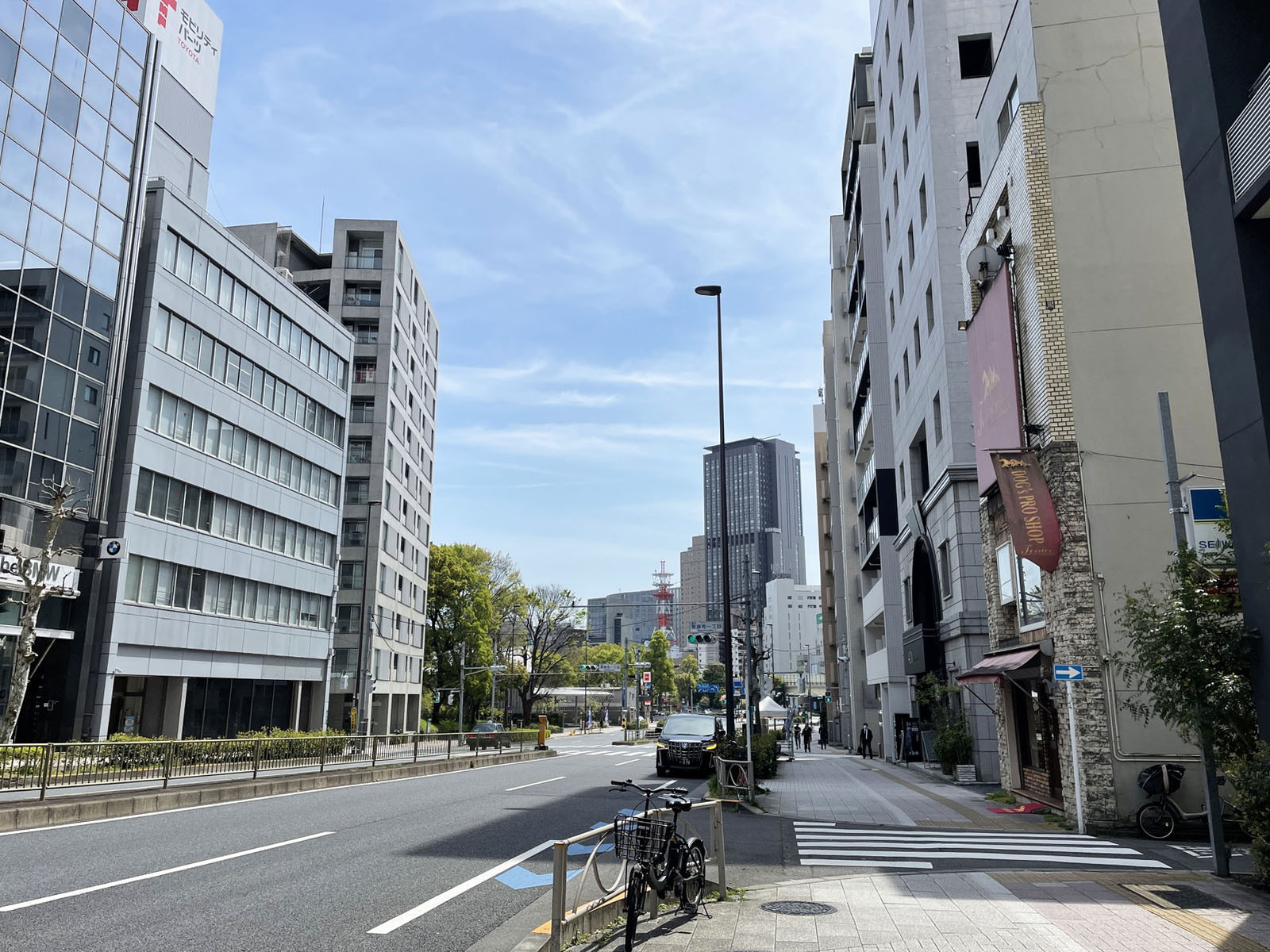 東麻布アベビル前面の桜田通り