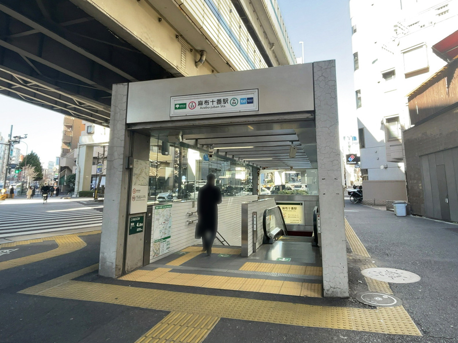 最寄りの「麻布十番駅」