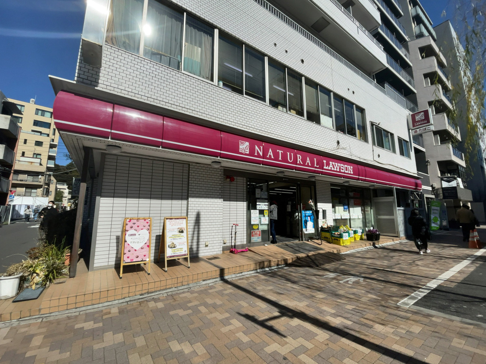 徒歩3分のナチュラルローソン 東麻布3丁目店