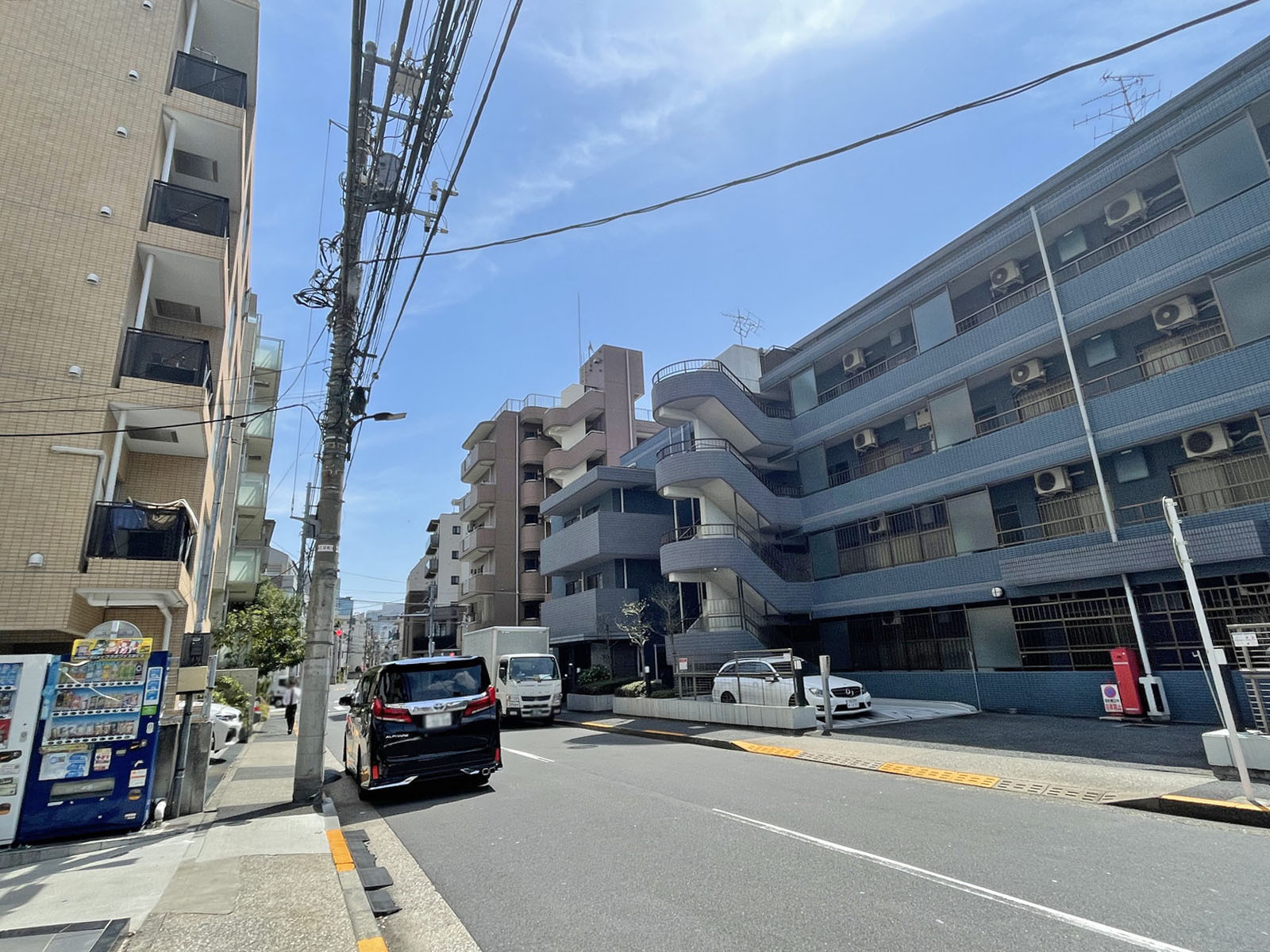 小林ビル前面の通り