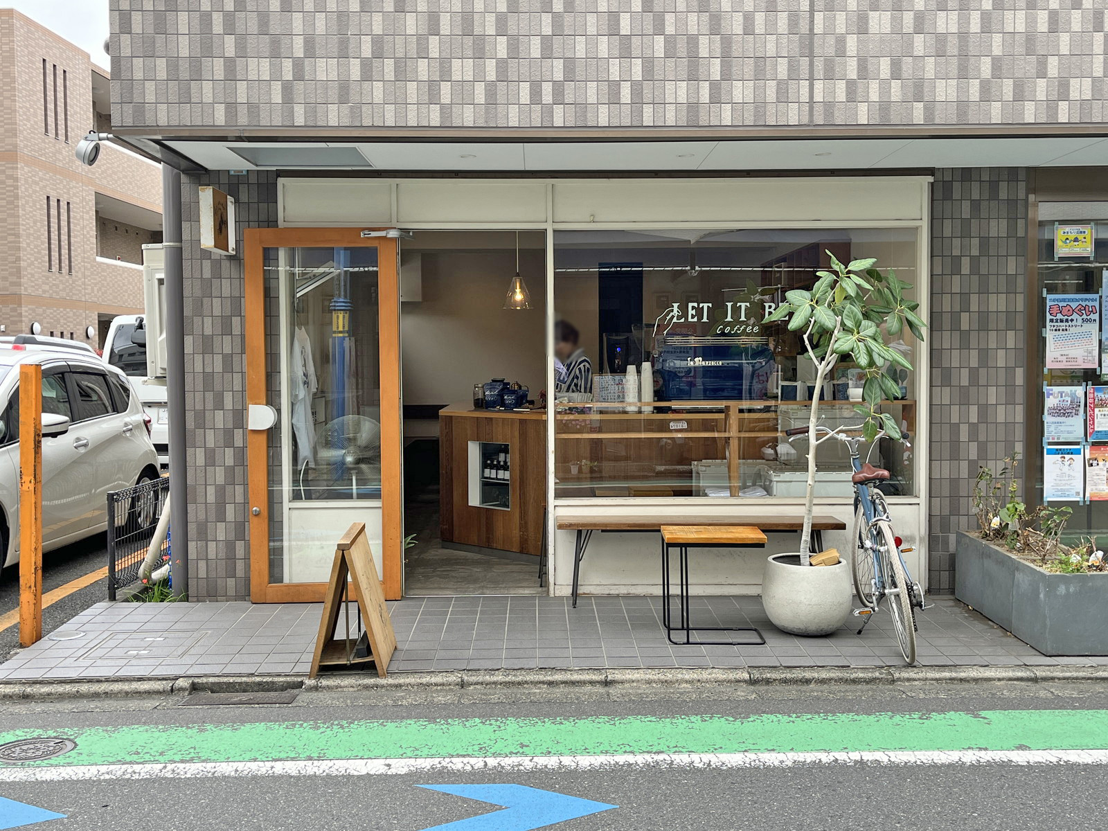 徒歩1分のカフェ
Let It Be Coffee