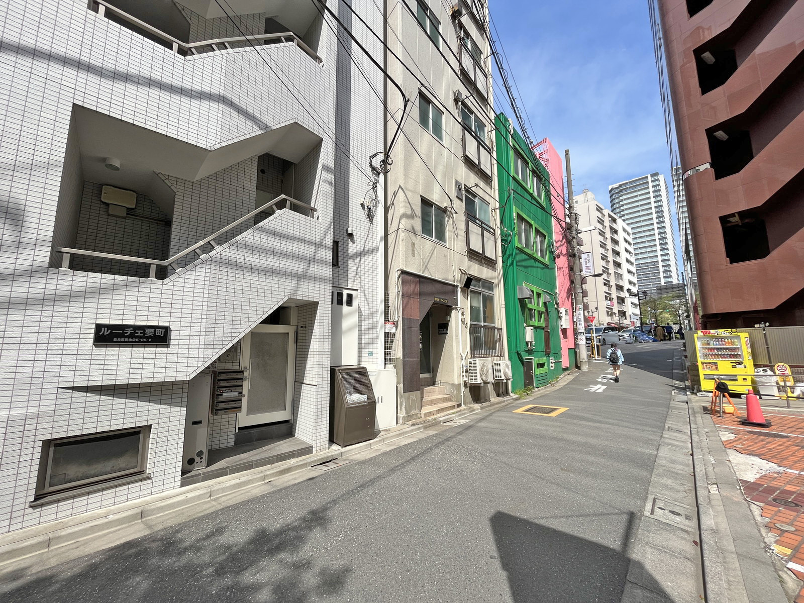 CHIBAビル前面通り