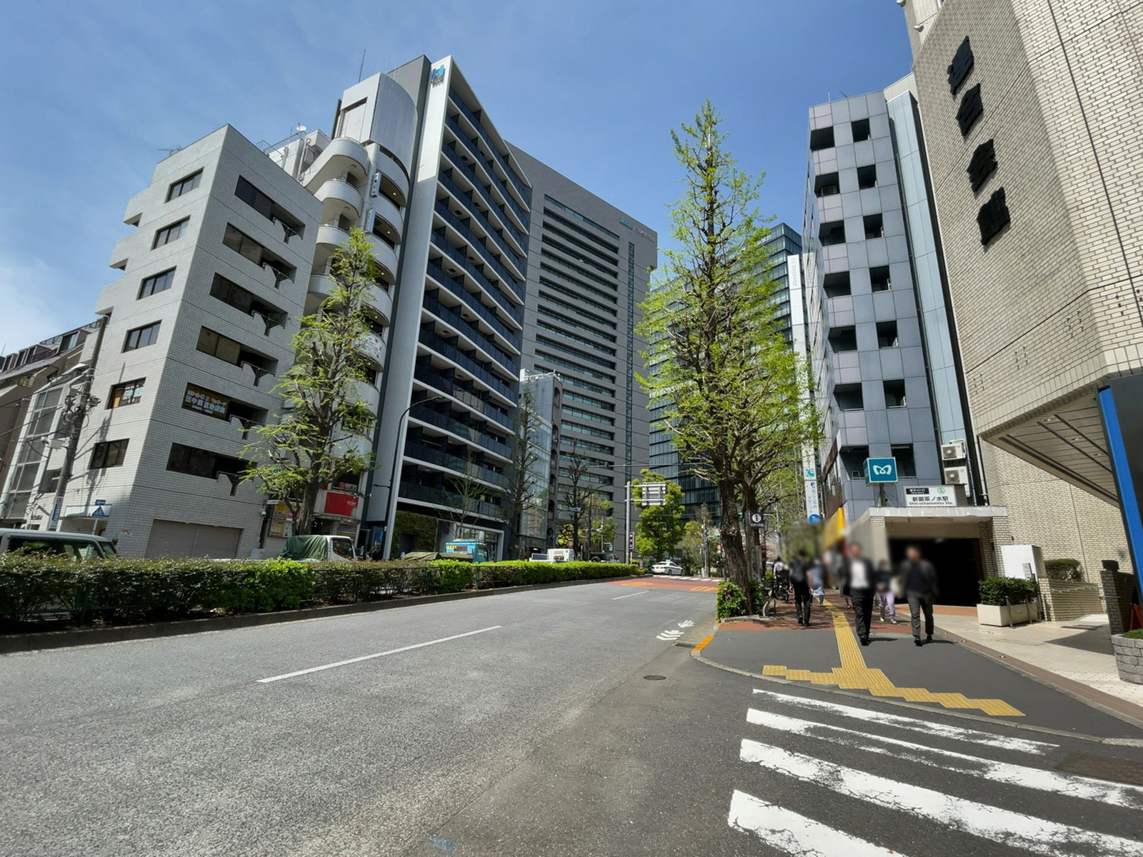 保坂ビル前面の通り