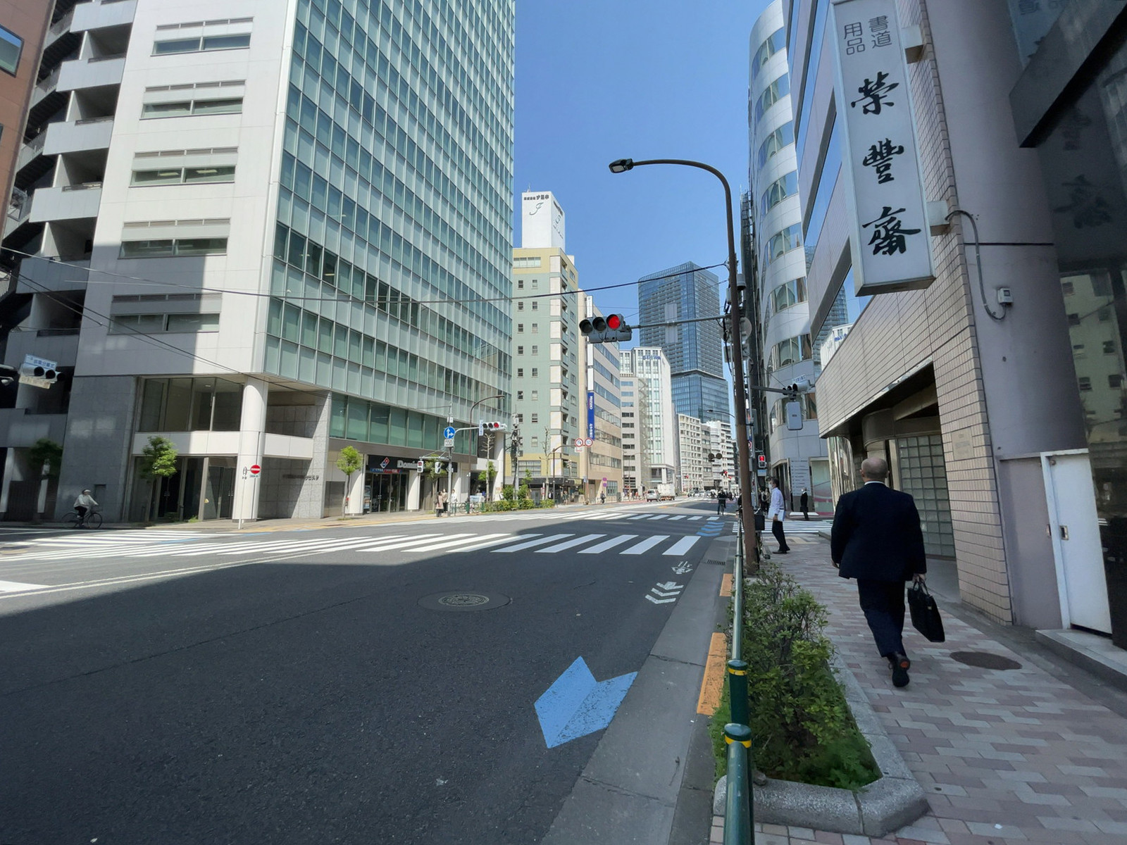 第25中央ビル前面の通り