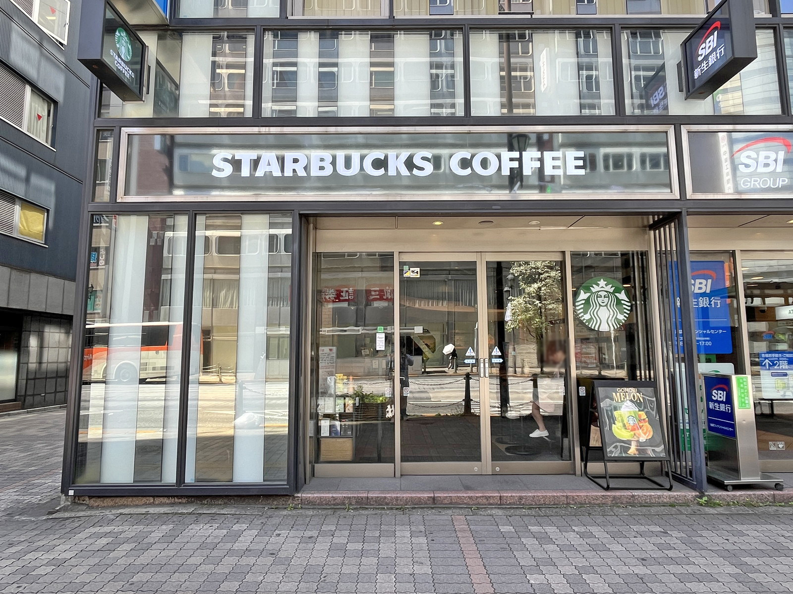 同じ並びのスターバックス池袋西口店