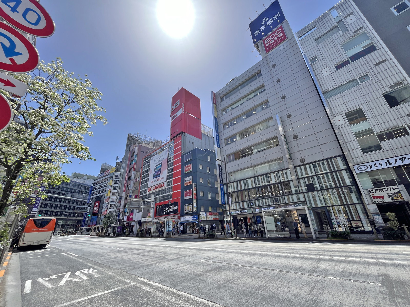 藤久ビル西1号館前面通り