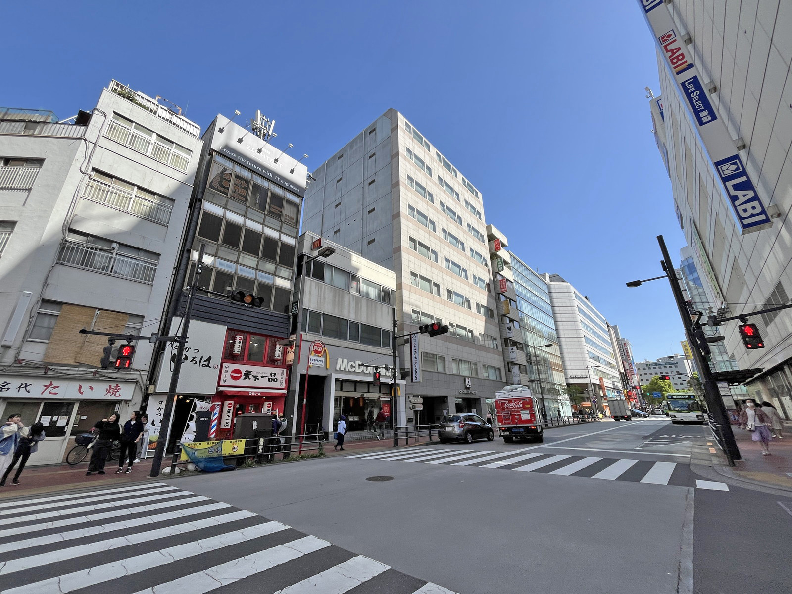 日産ビルディング前面通り