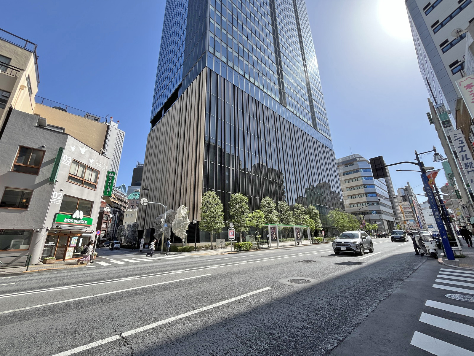 いちご東池袋ビル前面の明治通り