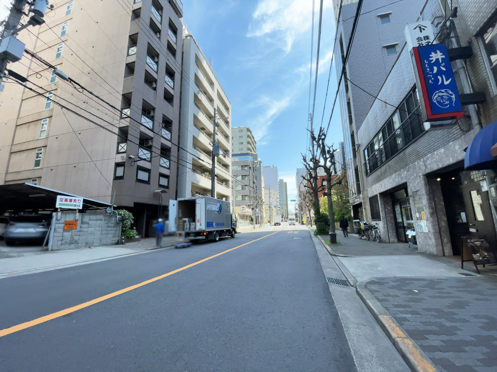 日宝大手ビル前面の通り