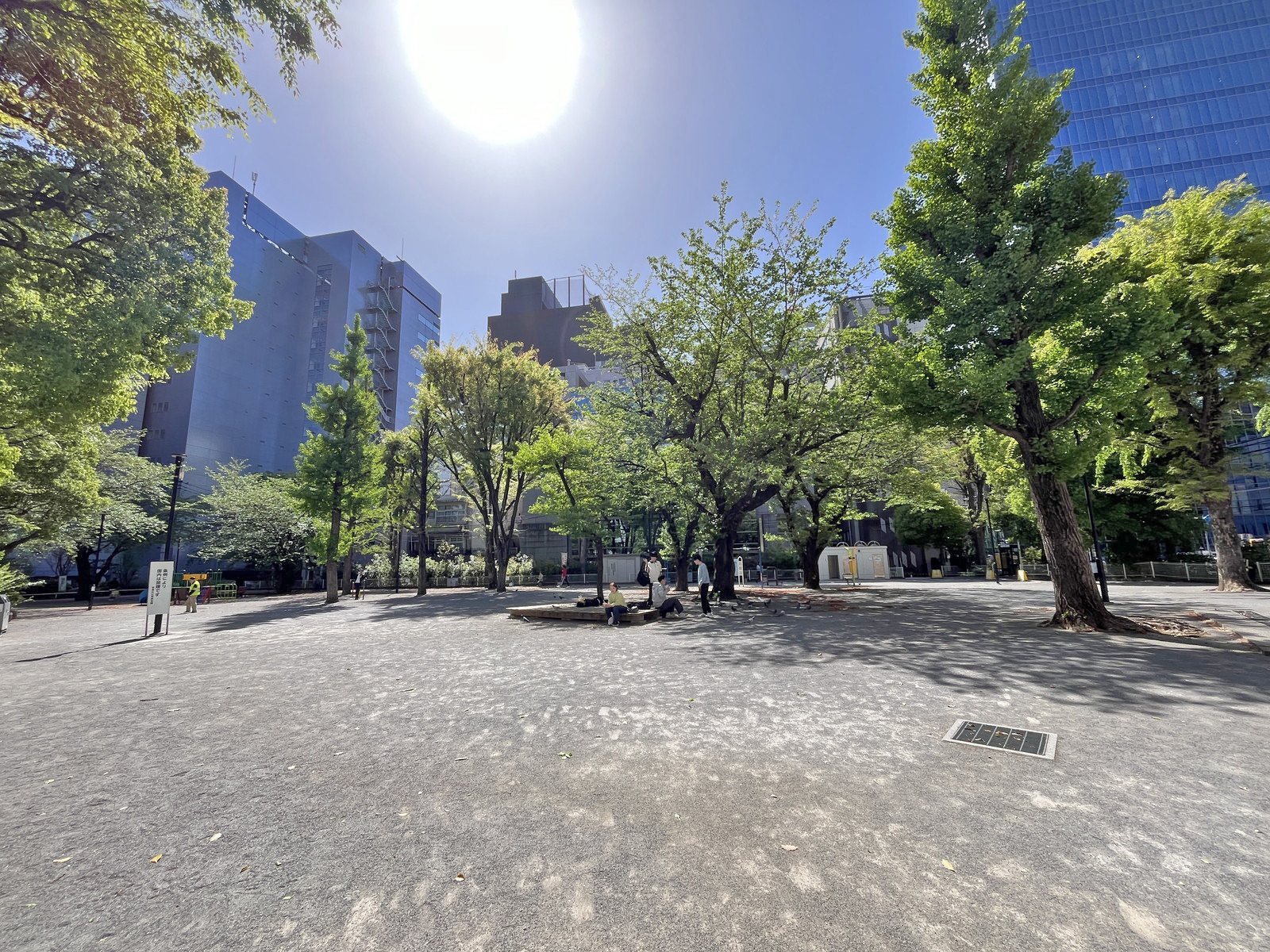 徒歩1分の東池袋公園