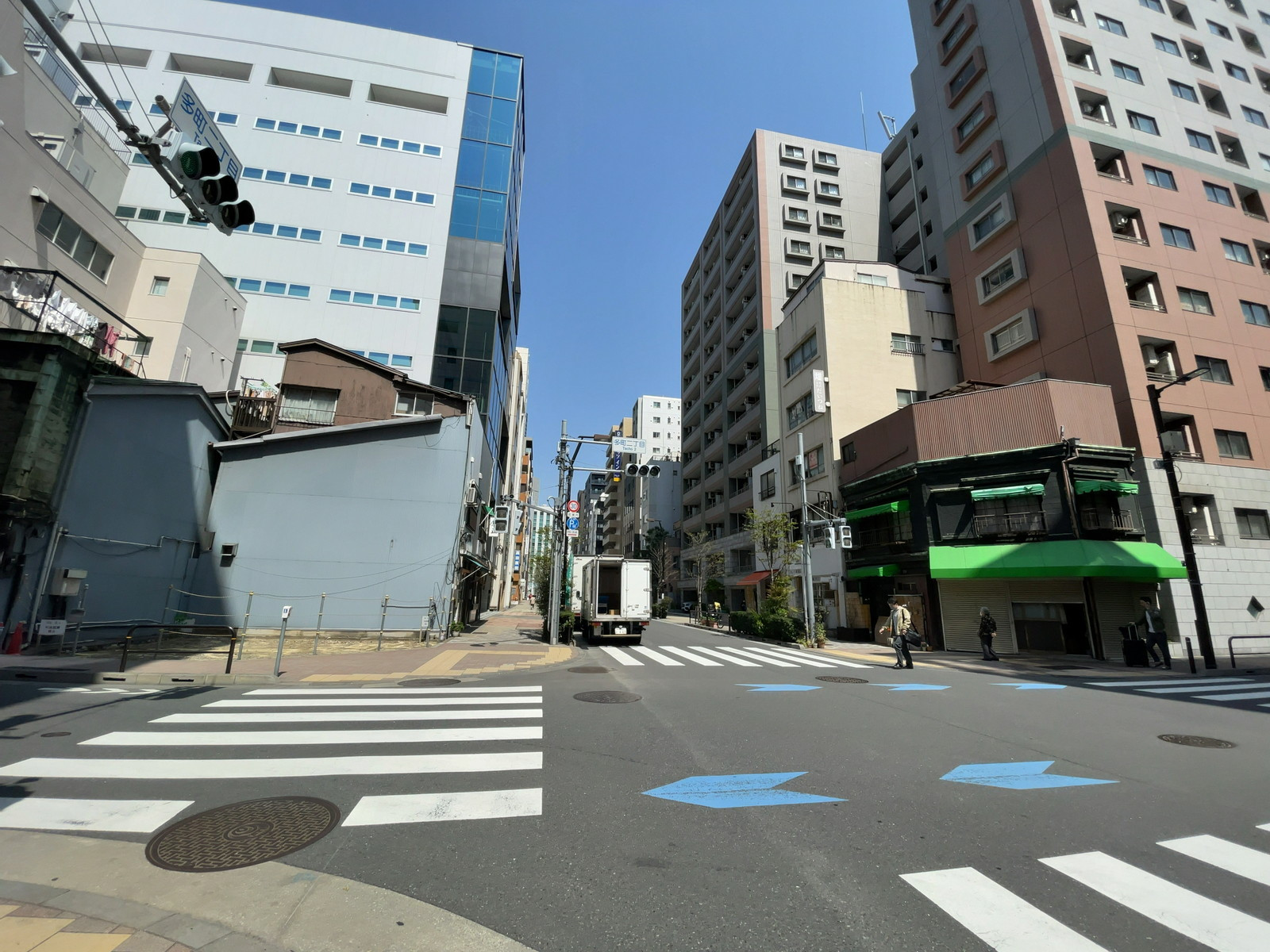 翔和多町ビル前面の通り