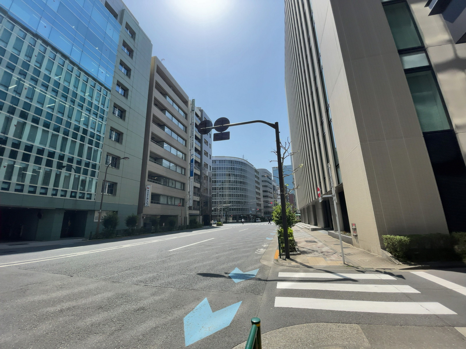 ADPR神田司町ビル前面の通り
