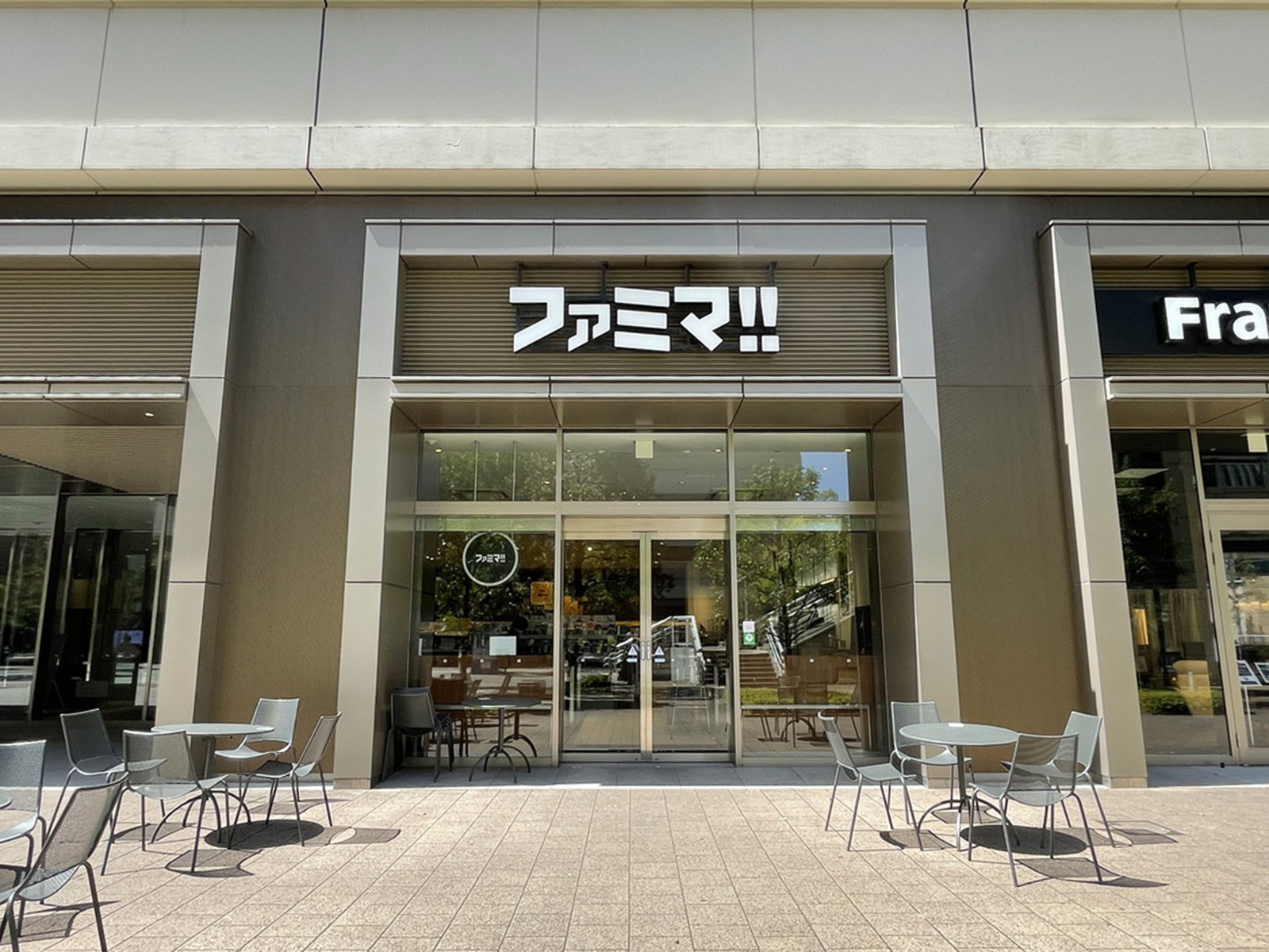 徒歩2分のファミマ!!横浜アイマークプレイス店