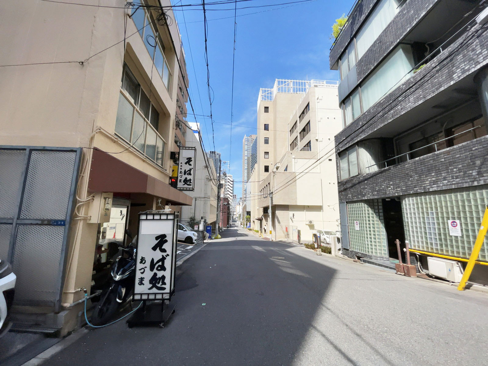 天満橋コードビル前面の通り
